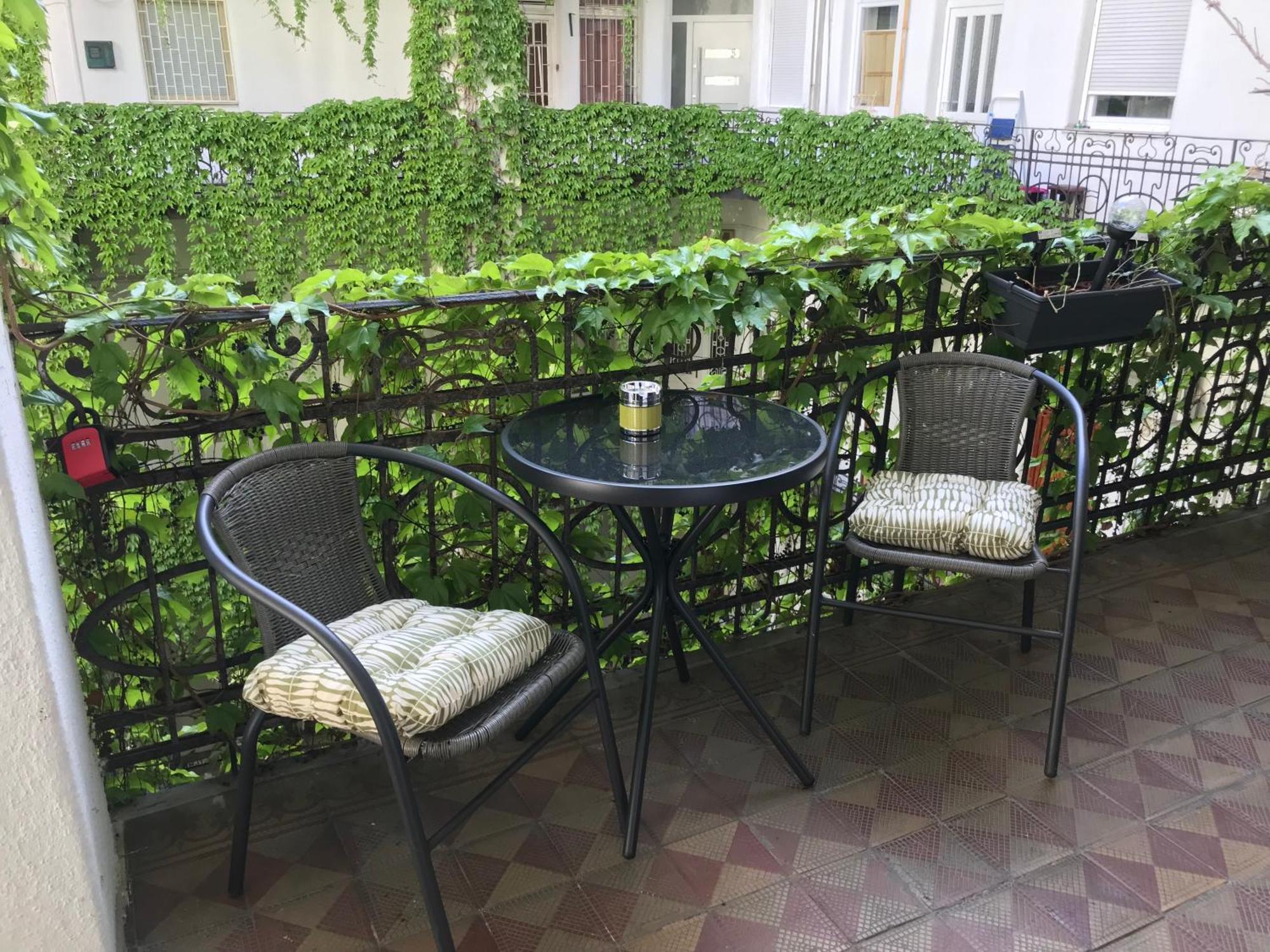 Beautiful Newly Refurbished Studio,fully Equipped Walking Distance To The Park Where Will Find The World Famous Szechenyi Thermal Bath Spa, Museums , And The Capital Circus , Ac, Smart Tv, High Speed Internet