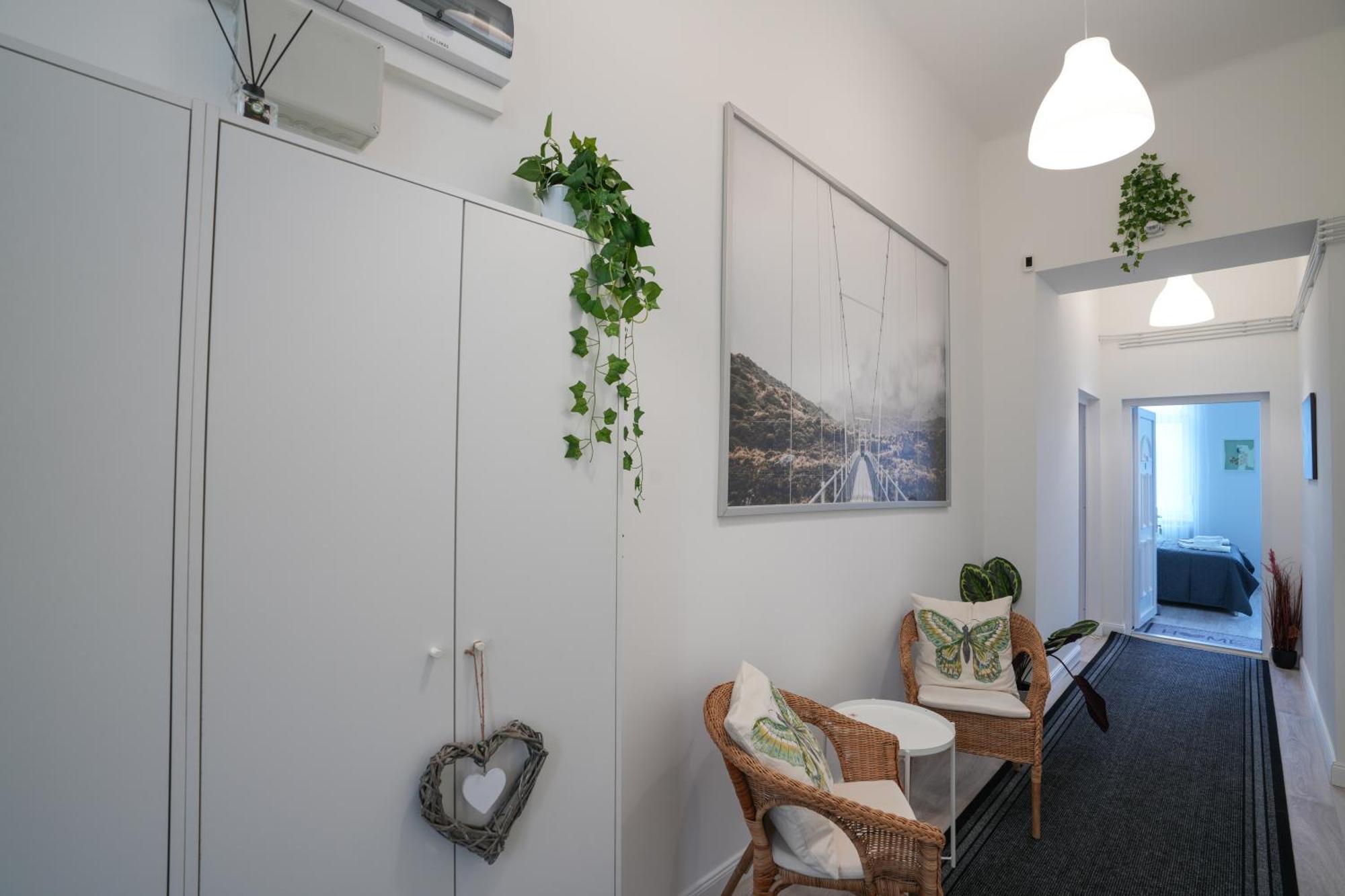 Beautiful Newly Refurbished Studio,fully Equipped Walking Distance To The Park Where Will Find The World Famous Szechenyi Thermal Bath Spa, Museums , And The Capital Circus , Ac, Smart Tv, High Speed Internet * Будапешт