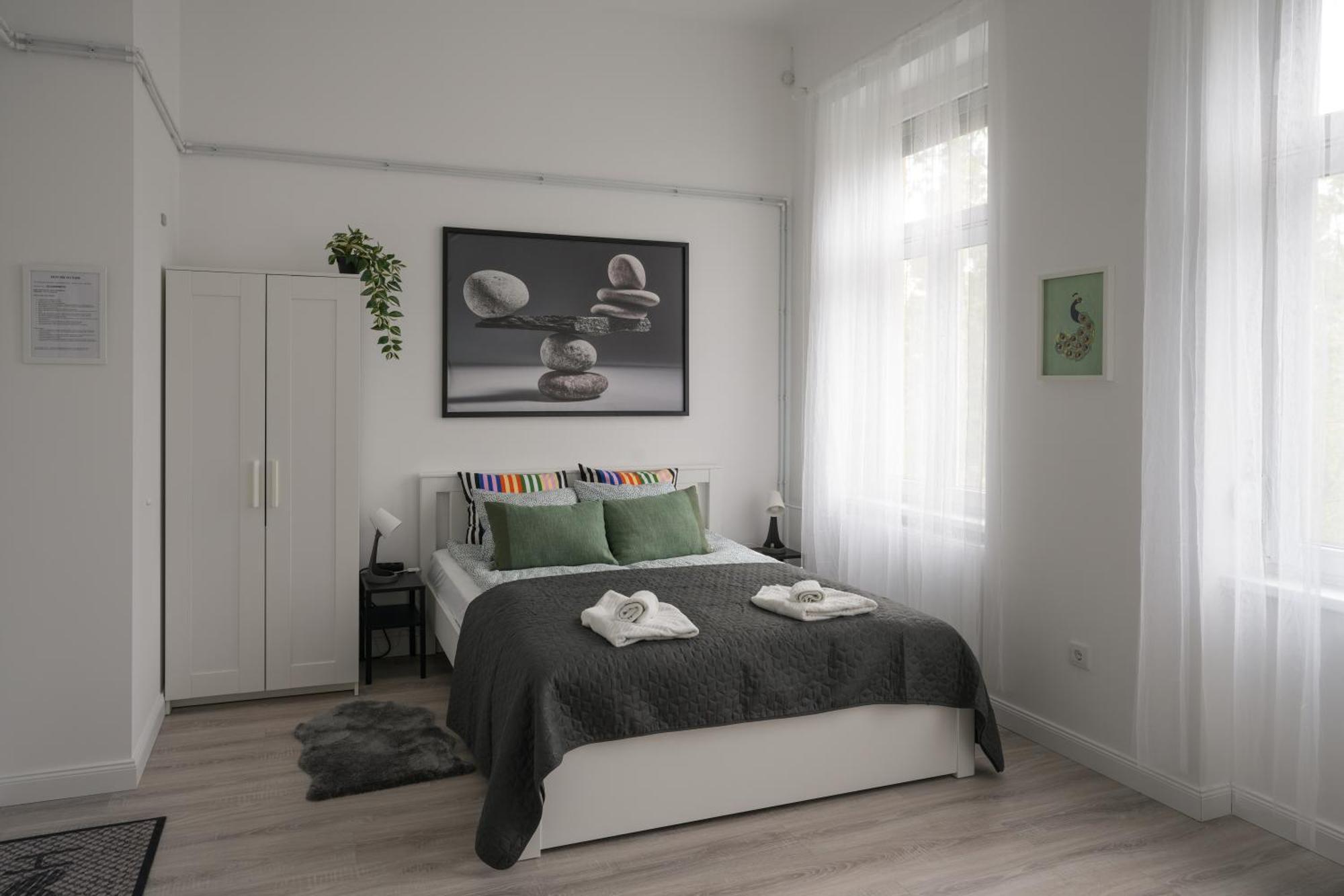 Beautiful Newly Refurbished Studio,fully Equipped Walking Distance To The Park Where Will Find The World Famous Szechenyi Thermal Bath Spa, Museums , And The Capital Circus , Ac, Smart Tv, High Speed Internet * Будапешт