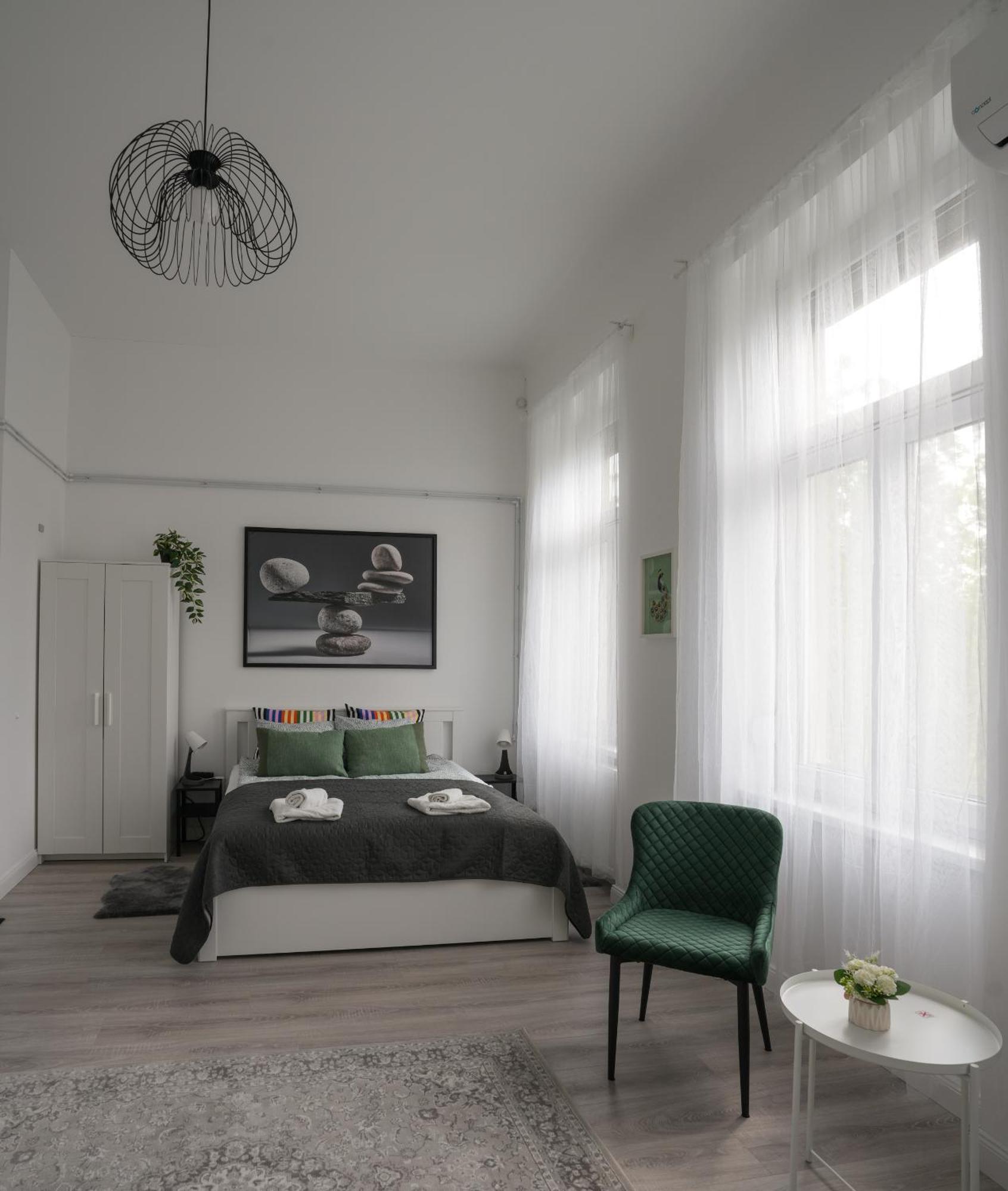 Apartment Beautiful Newly Refurbished Studio,fully Equipped Walking Distance To The Park Where Will Find The World Famous Szechenyi Thermal Bath Spa, Museums , And The Capital Circus , Ac, Smart Tv, High Speed Internet