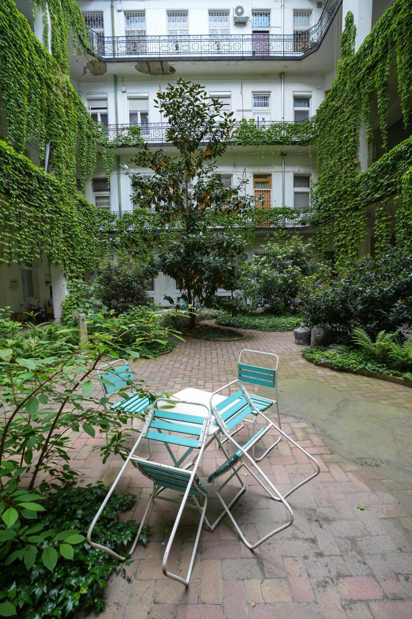 Beautiful Newly Refurbished Studio,fully Equipped Walking Distance To The Park Where Will Find The World Famous Szechenyi Thermal Bath Spa, Museums , And The Capital Circus , Ac, Smart Tv, High Speed Internet Appartamento Budapest