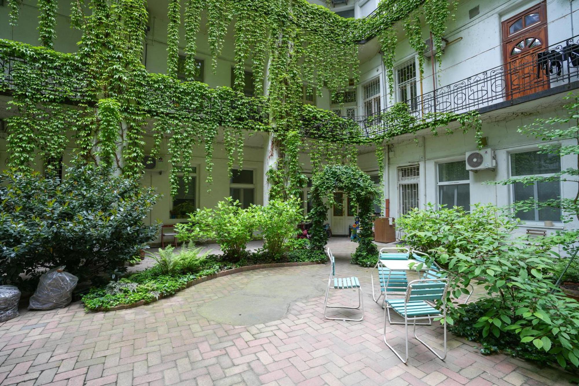 Appartamento Beautiful Newly Refurbished Studio,fully Equipped Walking Distance To The Park Where Will Find The World Famous Szechenyi Thermal Bath Spa, Museums , And The Capital Circus , Ac, Smart Tv, High Speed Internet *