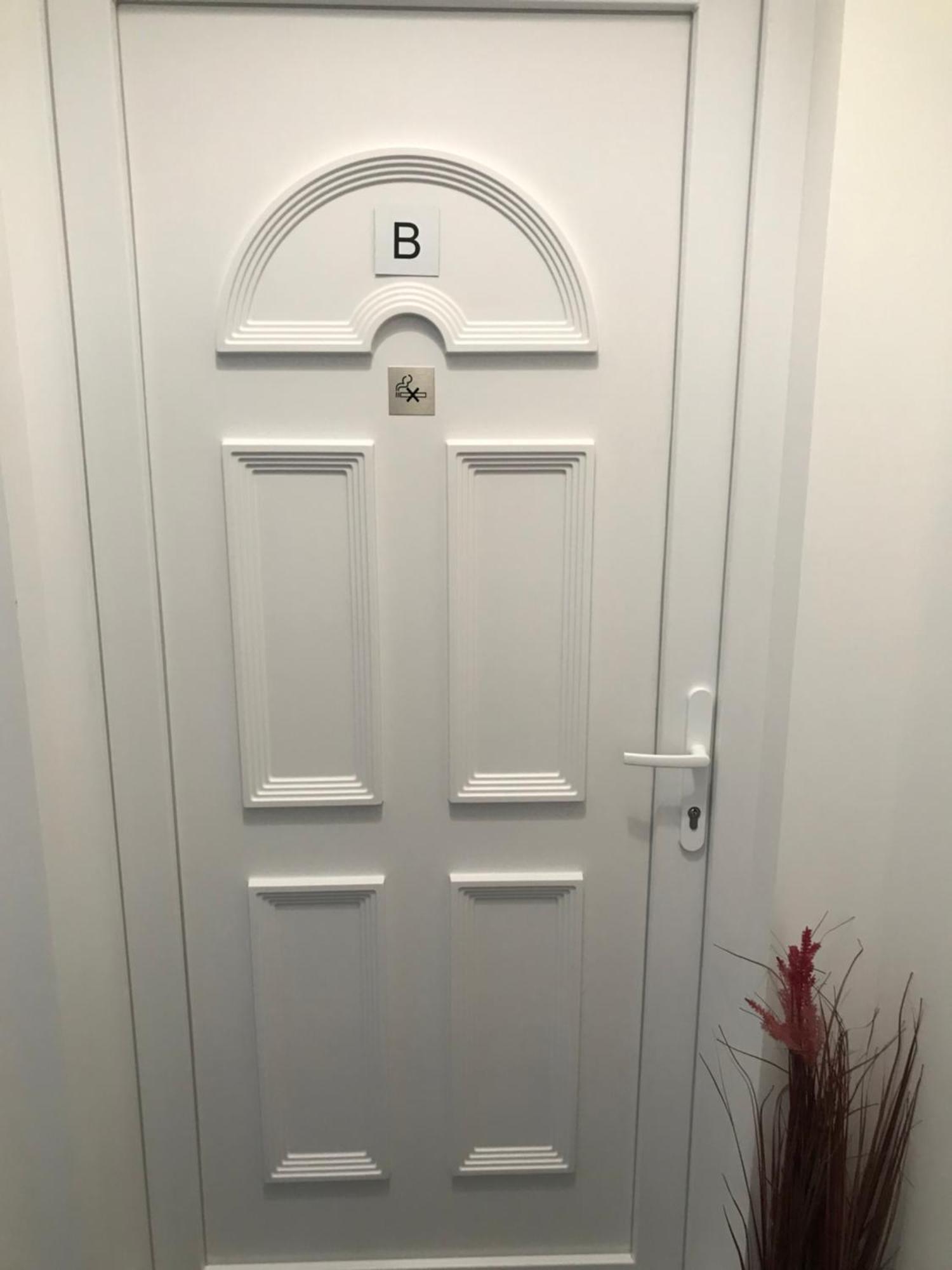 Apartment Beautiful Newly Refurbished Studio,fully Equipped Walking Distance To The Park Where Will Find The World Famous Szechenyi Thermal Bath Spa, Museums , And The Capital Circus , Ac, Smart Tv, High Speed Internet *