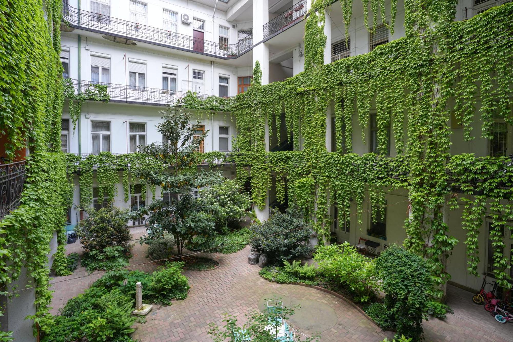 Beautiful Newly Refurbished Studio,fully Equipped Walking Distance To The Park Where Will Find The World Famous Szechenyi Thermal Bath Spa, Museums , And The Capital Circus , Ac, Smart Tv, High Speed Internet *