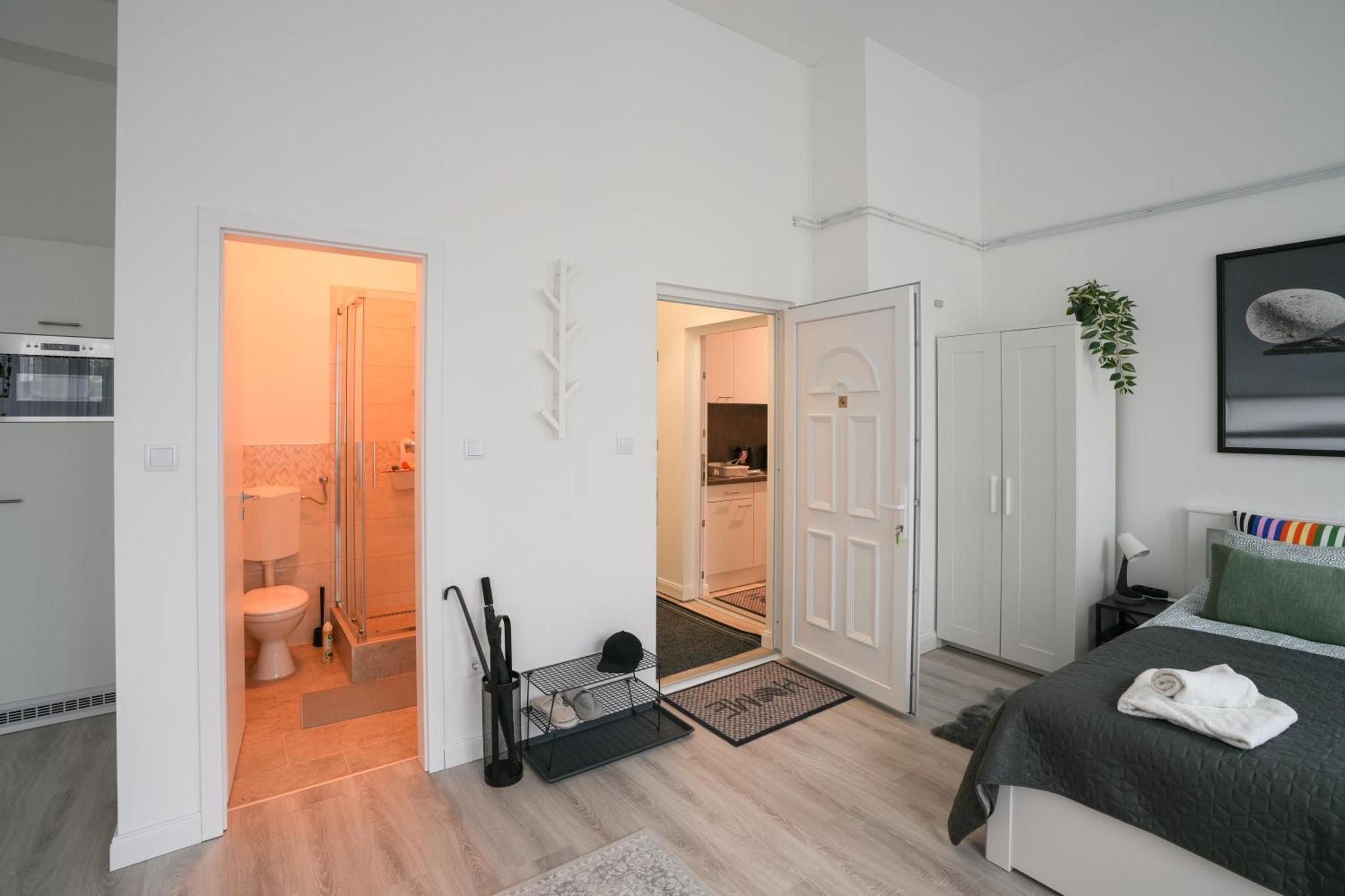 Beautiful Newly Refurbished Studio,fully Equipped Walking Distance To The Park Where Will Find The World Famous Szechenyi Thermal Bath Spa, Museums , And The Capital Circus , Ac, Smart Tv, High Speed Internet Budapest