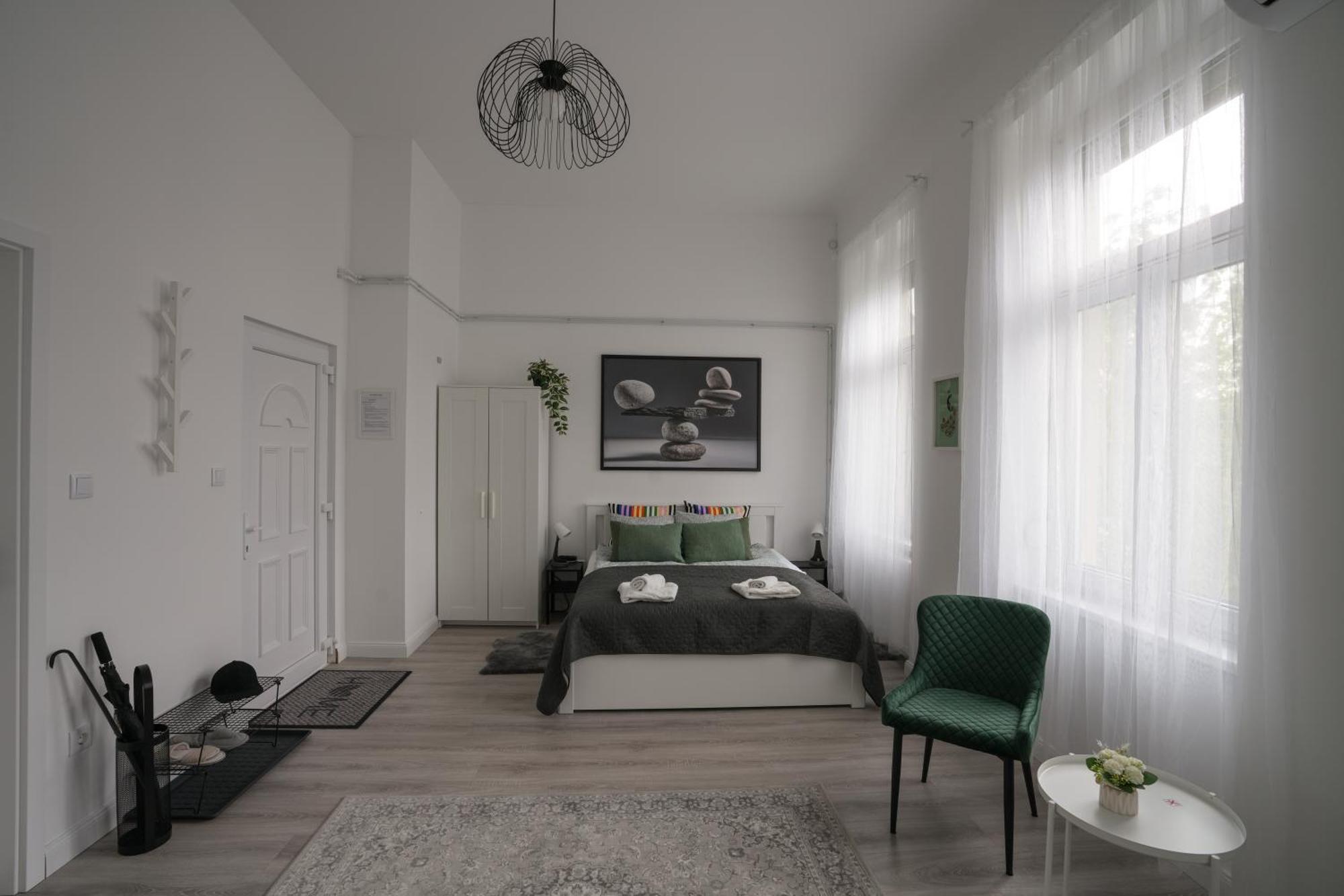 Beautiful Newly Refurbished Studio,fully Equipped Walking Distance To The Park Where Will Find The World Famous Szechenyi Thermal Bath Spa, Museums , And The Capital Circus , Ac, Smart Tv, High Speed Internet